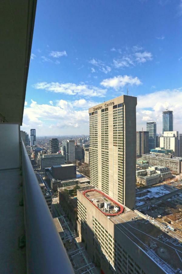 Financial District Suite Toronto Exterior photo